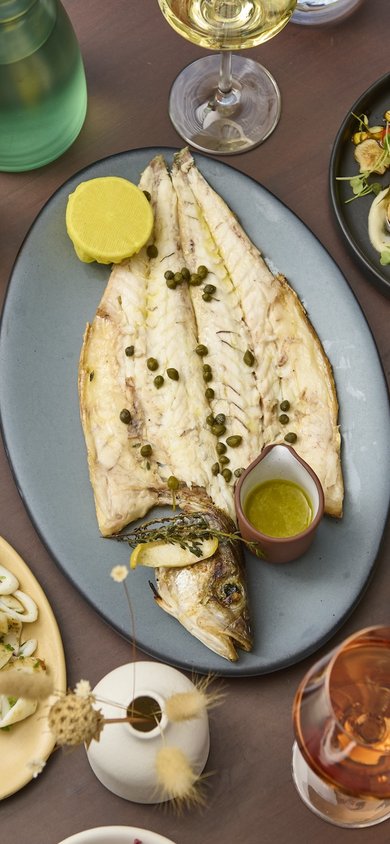 Lavraki Tablecape